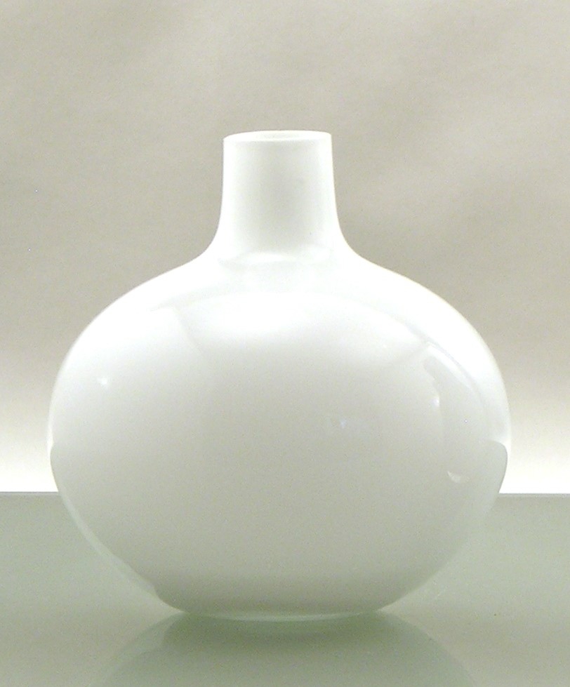 Vase FLOWERS A Lilly pearl white J
